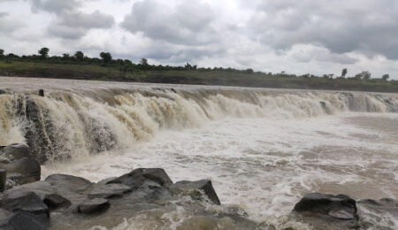 Aerial view of Wardha River flowing through Maharashtra’s Vidarbha region