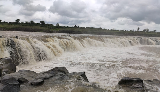 Aerial view of Wardha River flowing through Maharashtra’s Vidarbha region