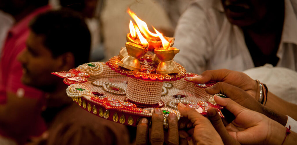 Ghalin lotangan aarti