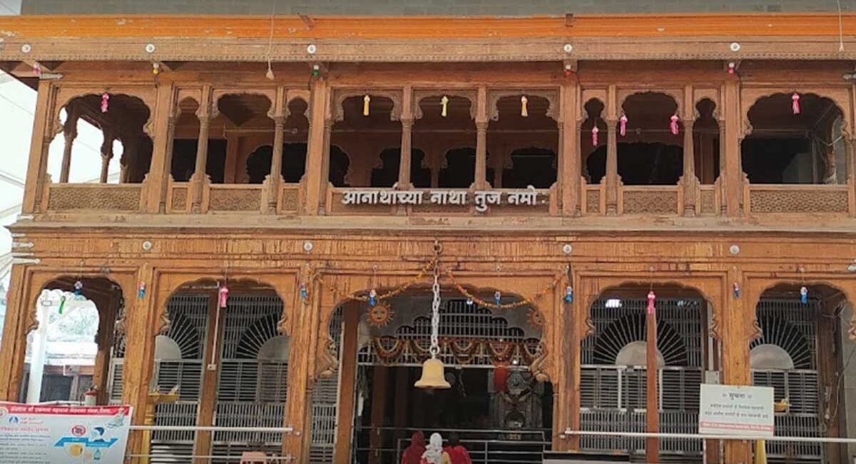 संत एकनाथ महाराज समाधी मंदिर पैठण, गोदावरी नदीकाठी वसलेले