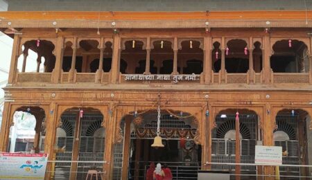 संत एकनाथ महाराज समाधी मंदिर पैठण, गोदावरी नदीकाठी वसलेले