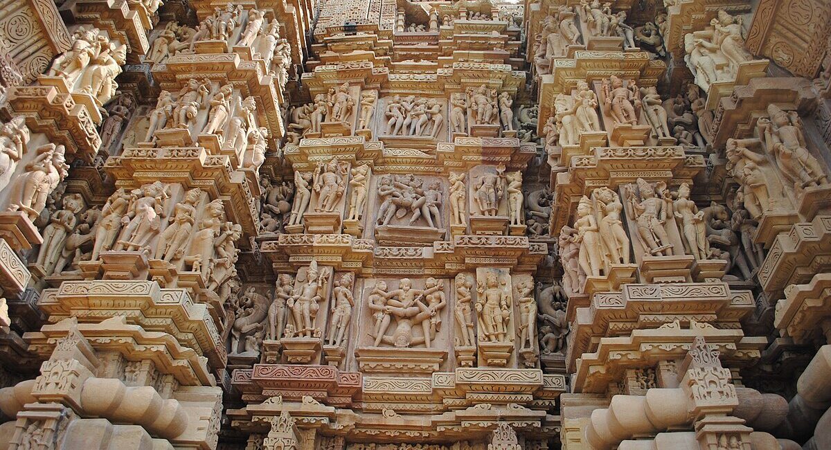 Kandariya Mahadeva Temple in Khajuraho – Iconic Nagara style architecture with intricate carvings and 84 spires