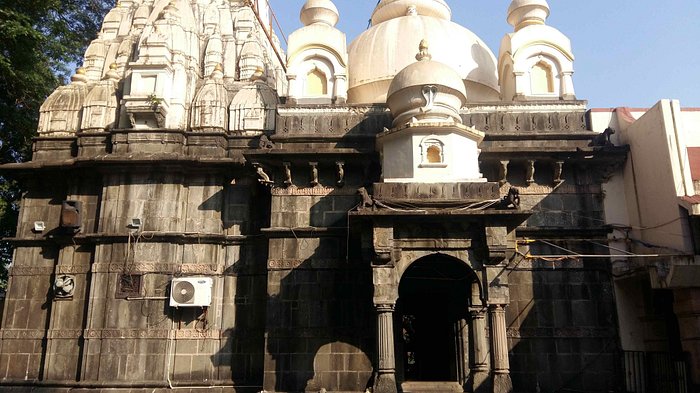 Vajreshwari Temple Maharashtra: Fort-like structure built by Chimaji Appa in 1739. Akloli Kund Hot Springs: Thermal tanks believed to have curative powers near Vajreshwari Mandir. Deepamala tower of lights at Shree Vajreshwari Yogini Devi Mandir entrance.