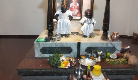 Kakad Aarti: Meaning, Timings, Benefits & Ritual Guide 4 काकड आरतीपूर्वीचे देवाचे छायाचित्र