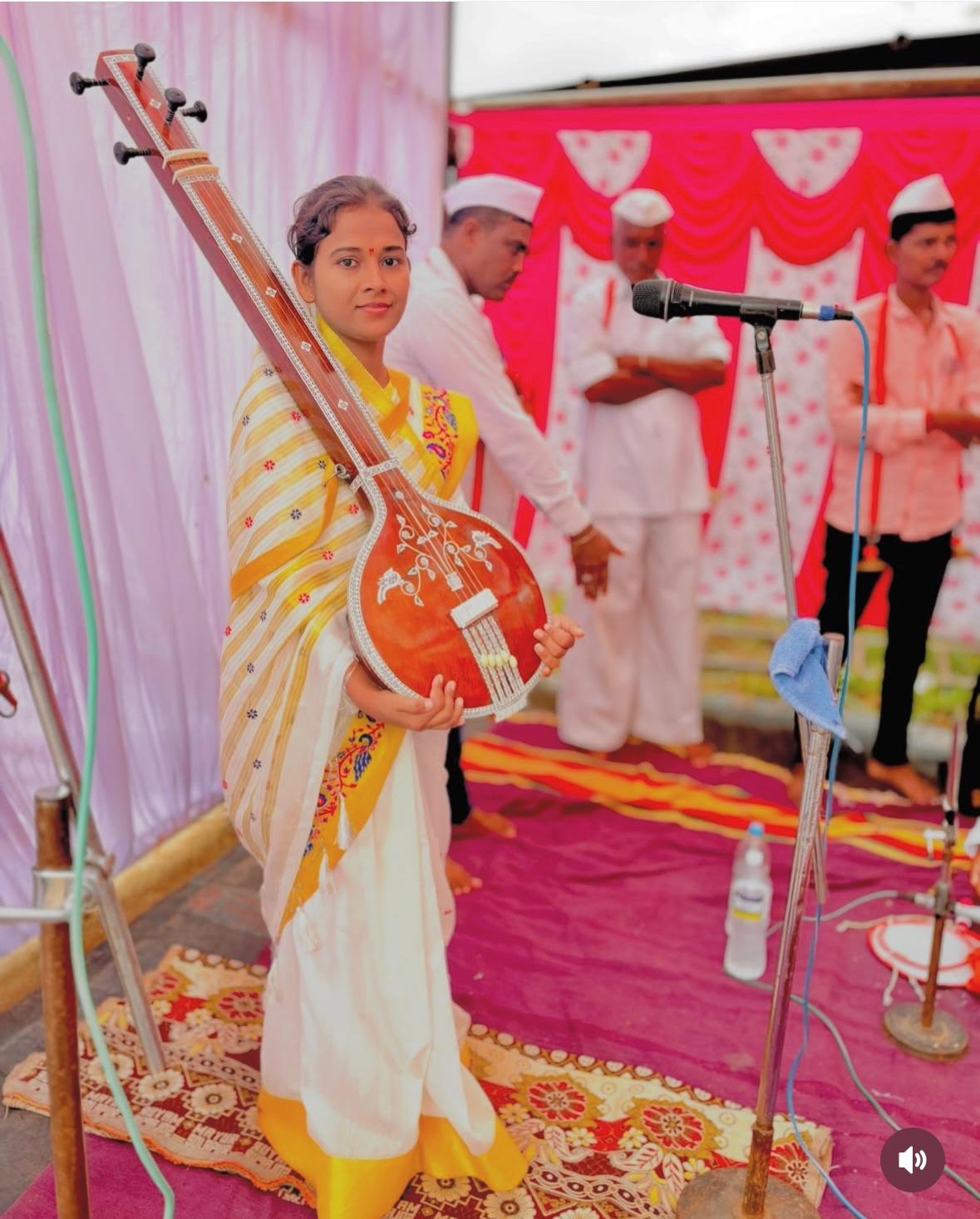 ह.भ.प.सौ.सपनाताई साखरे-वीर