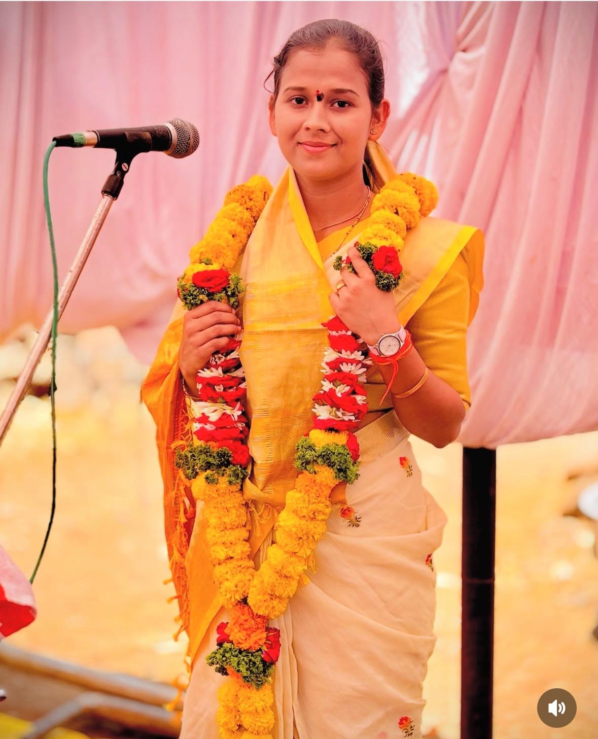 ह.भ.प.सौ.सपनाताई साखरे-वीर